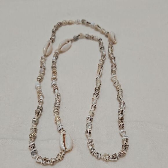 Vintage Shell Necklace - Picture 1 of 4